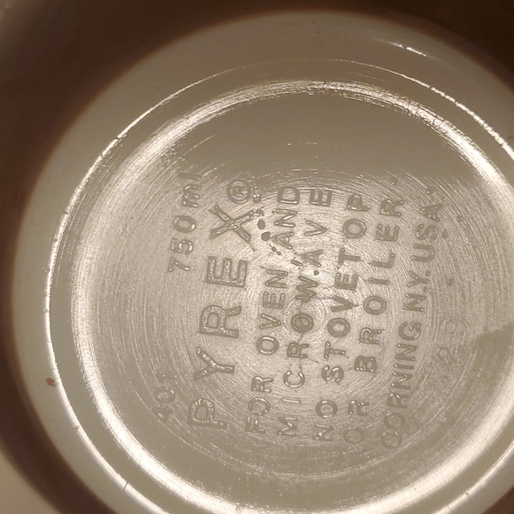 3/$25🌟 Pyrex Woodlands 750ml Bowl 🌳 - Picture 6 of 7